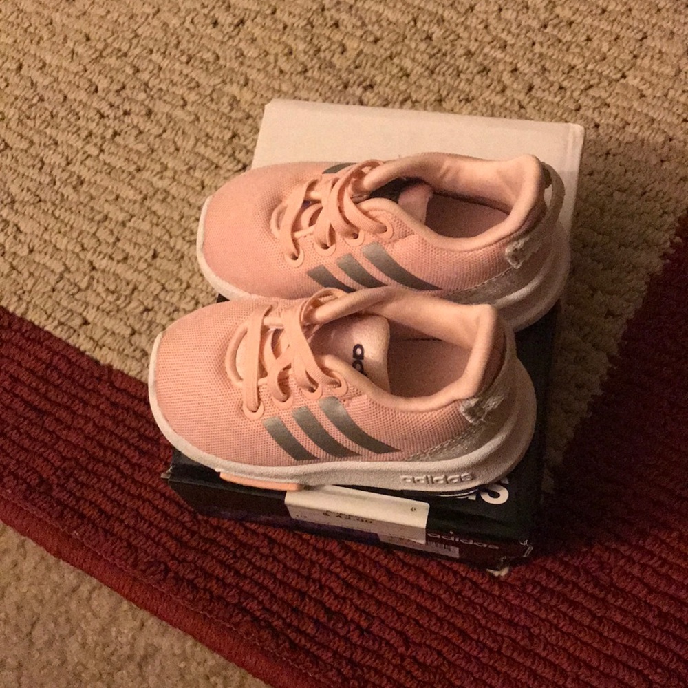 Adidas sneakers🌞